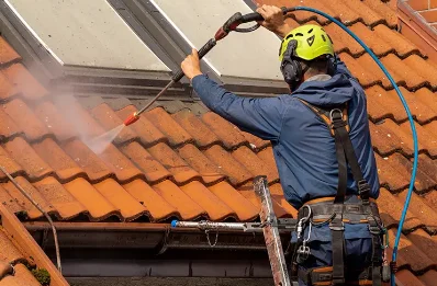 Démoussage et hydrofuge de toiture à Margut